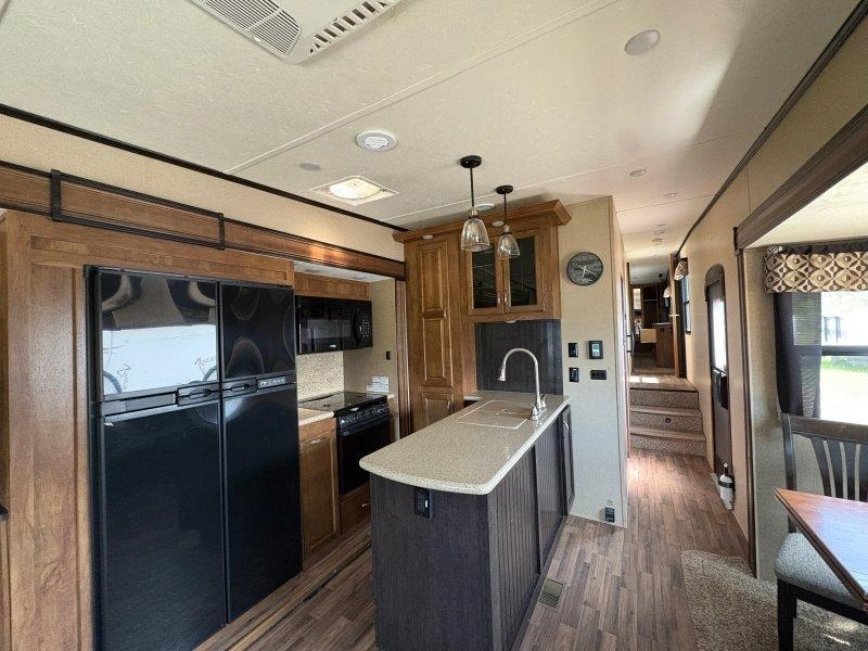2018 Coachmen 391 Qsmb alt