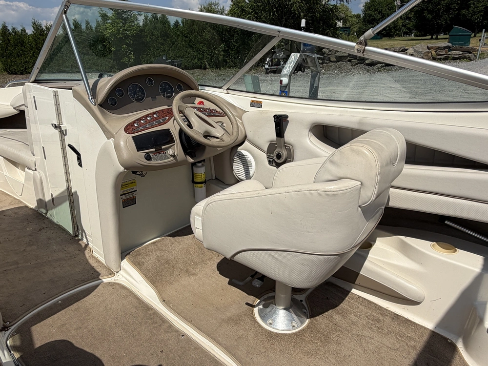 Maxum Marine 2300 2001 alt