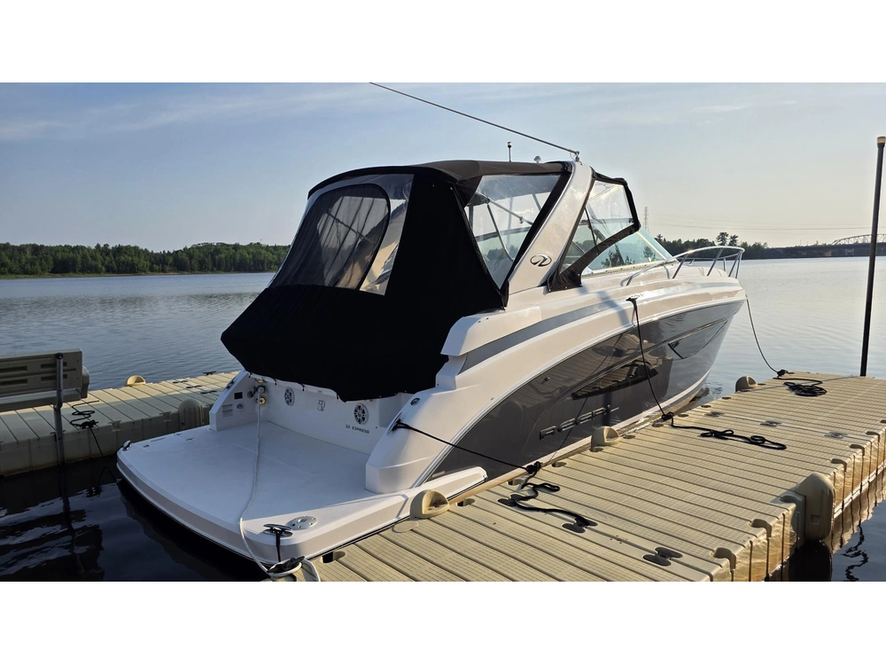 Regal 33 Express 2020 alt