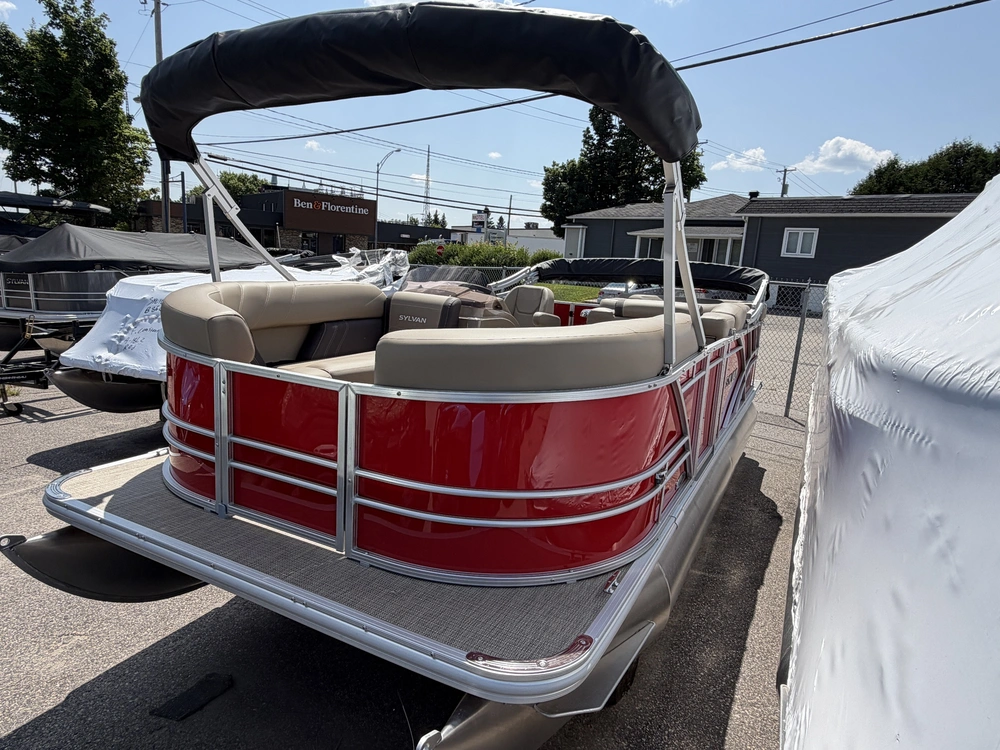Sylvan Mirage 820 Cruise 2026 alt
