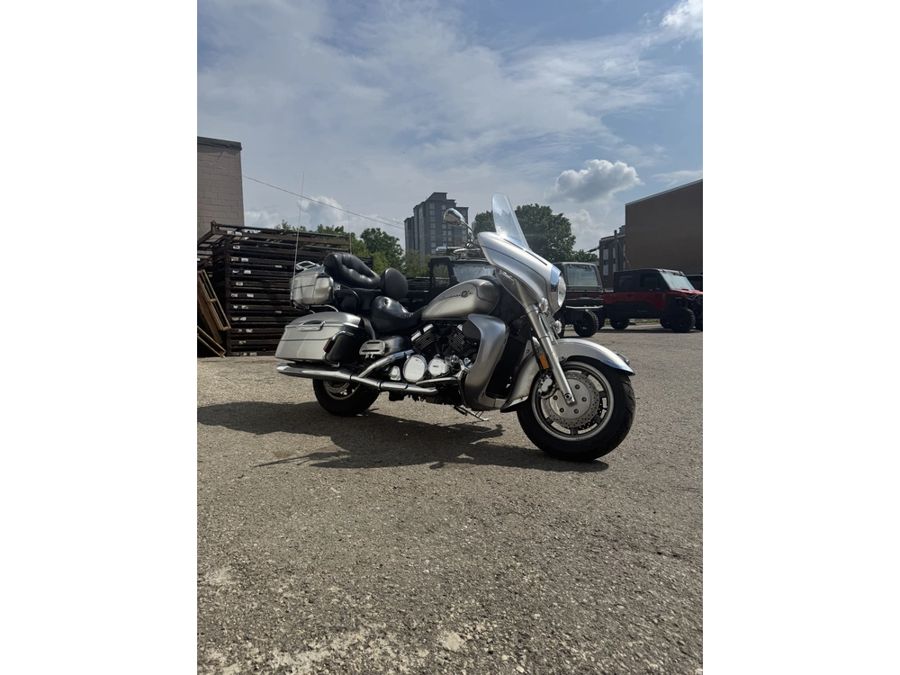 2005 Yamaha Royal Star Venture alt