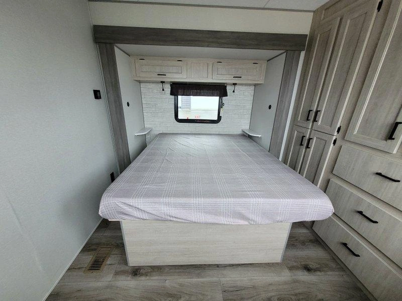 2026 Coachmen Catalina 40bhts alt