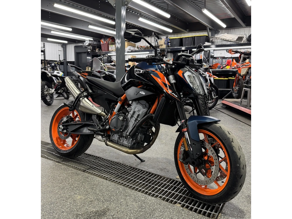 Ktm Duke 890 R 2023 alt