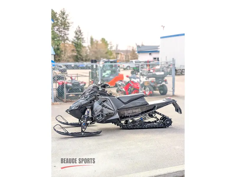 2026 Polaris SNO-26 9R INDY XCR 137 🎯 Motoneige Performance Trail Cloutée MINT Garantie Écran 7S Suspension Pro Prête Saison 🟢