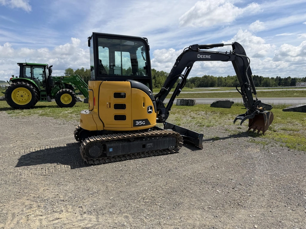 2022 John Deere 35g alt