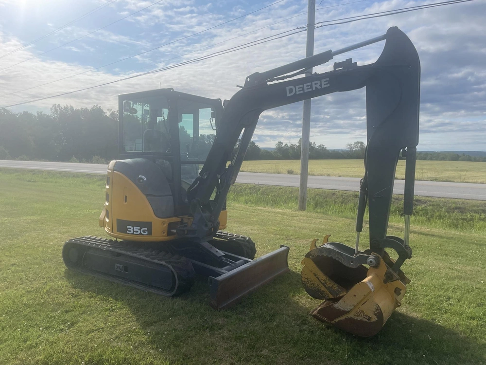 2016 John Deere 35g alt