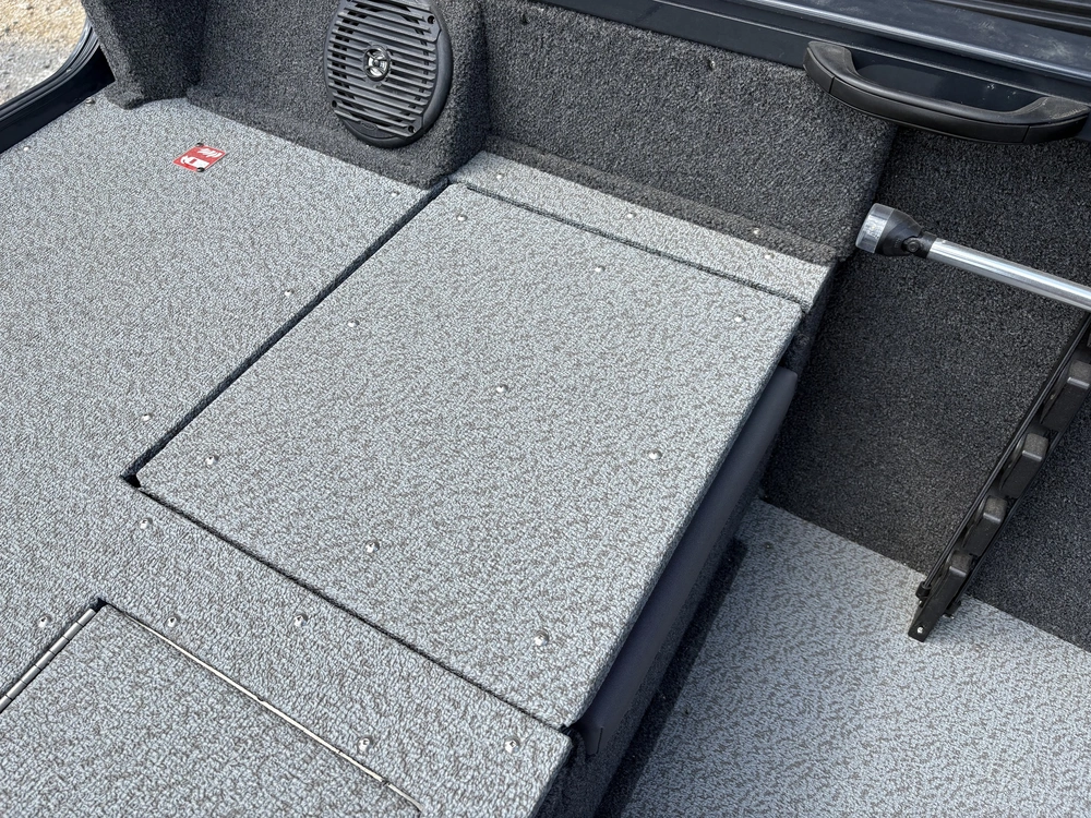 2025 Crestliner 1750 Hawk Wt Jumpseat - Gun Metal alt