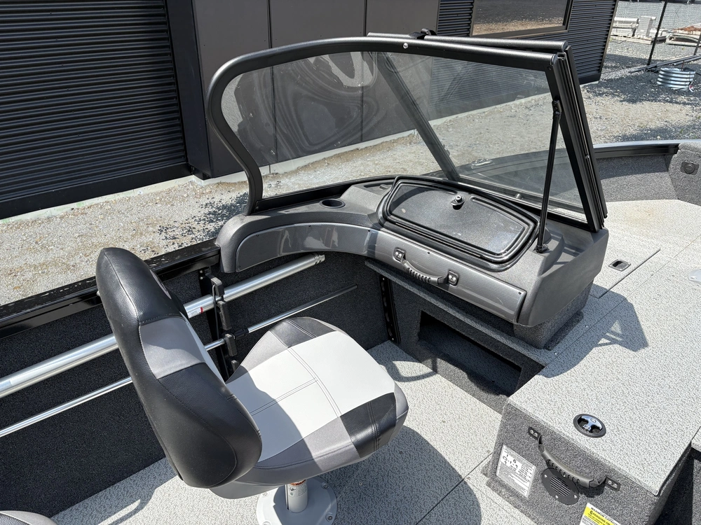 2025 Crestliner 1750 Hawk Wt Jumpseat - Black Metallic alt