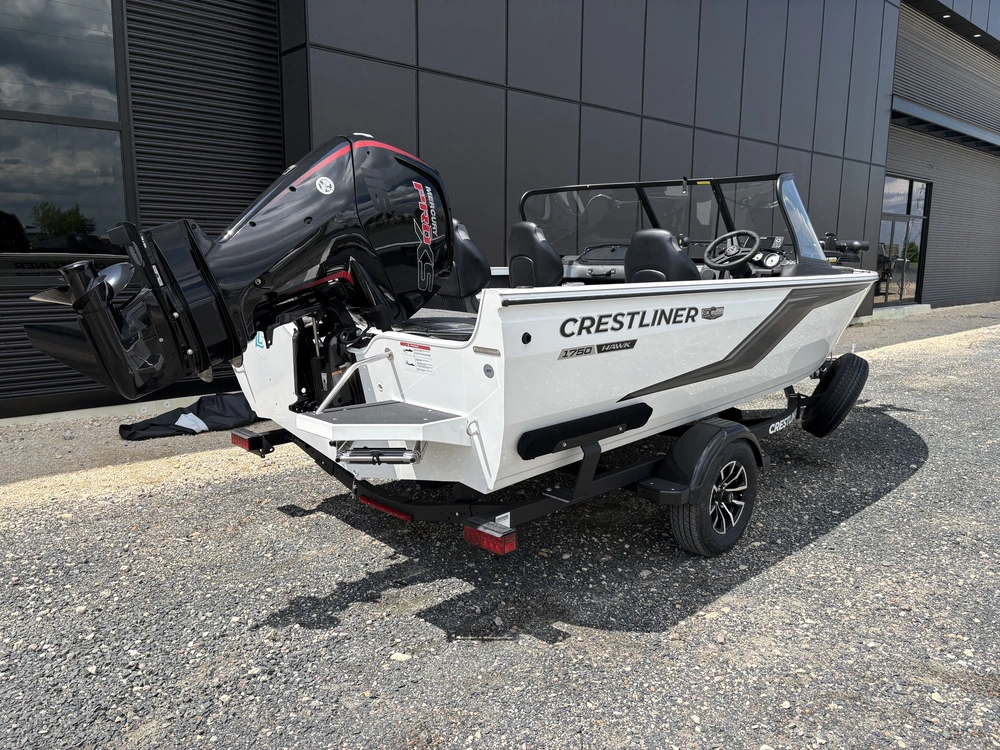 2026 Crestliner 1750 Hawk Wt Jumpseat White alt