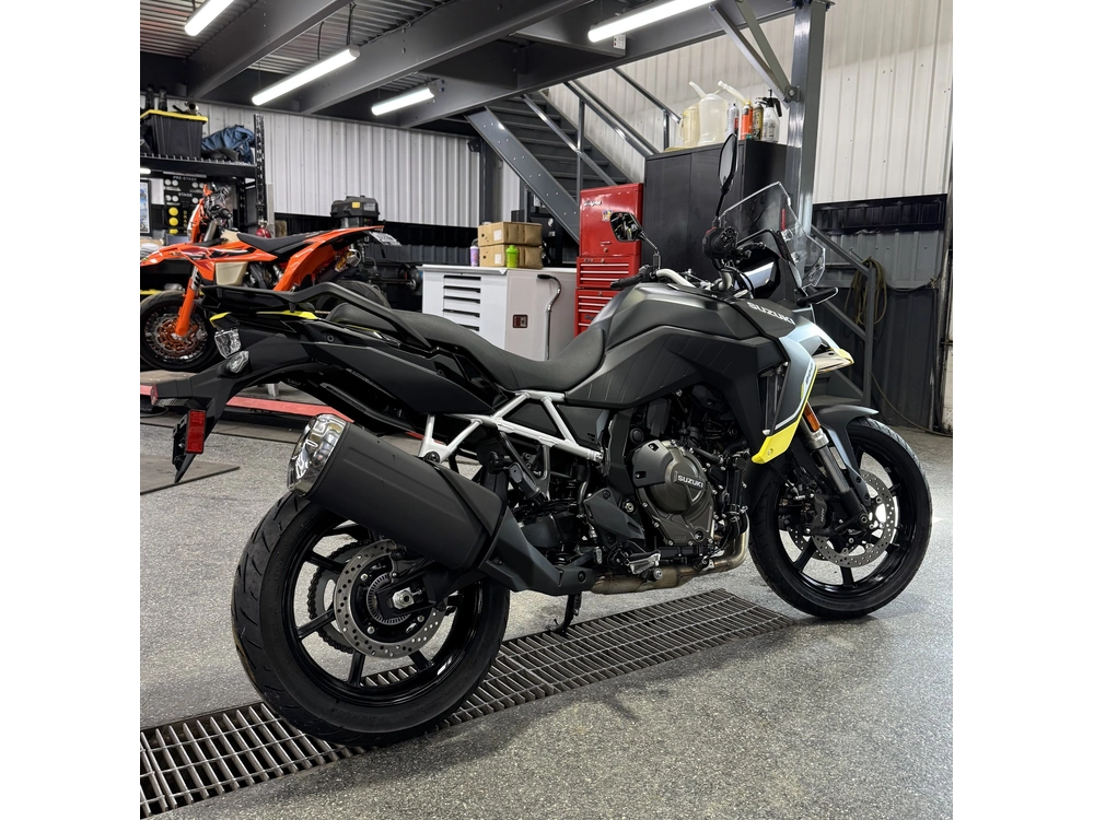2026 Suzuki V-strom 800 alt