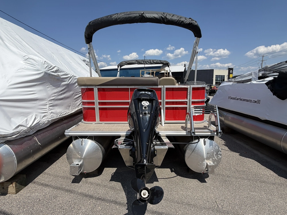 Sylvan Mirage 820 Cruise 2026 alt