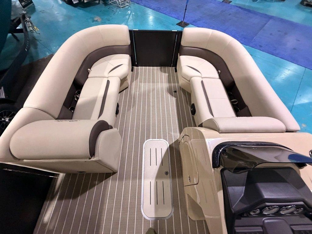 2026 Bentley Legacy 223 Swingback alt
