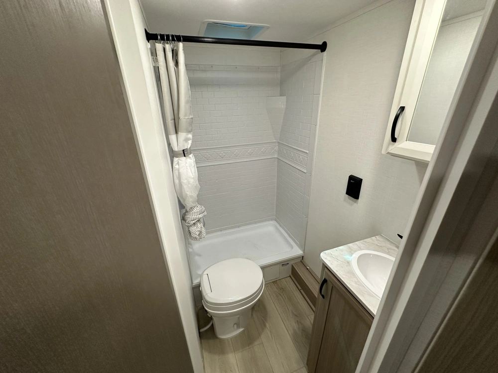 2027 Coachmen Clipper 18bh alt