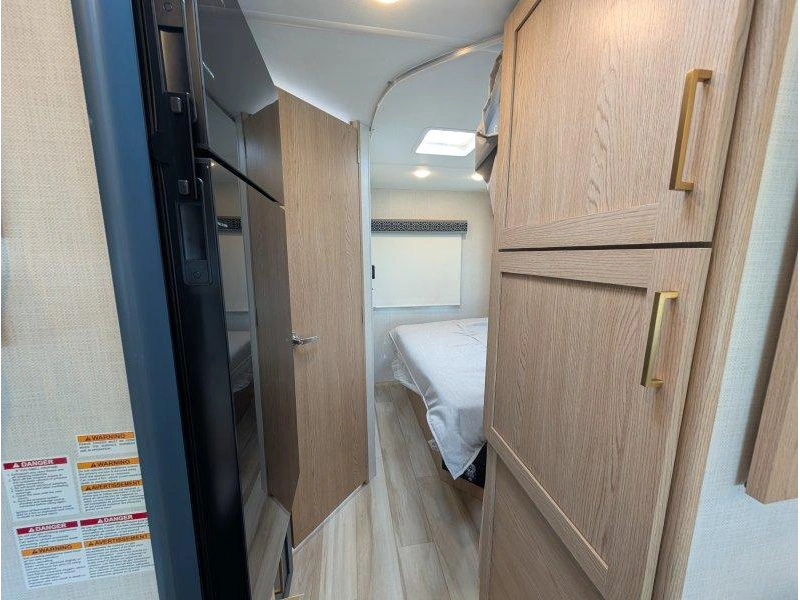 Thor Motor Coach Echelon Lz22 2027 alt
