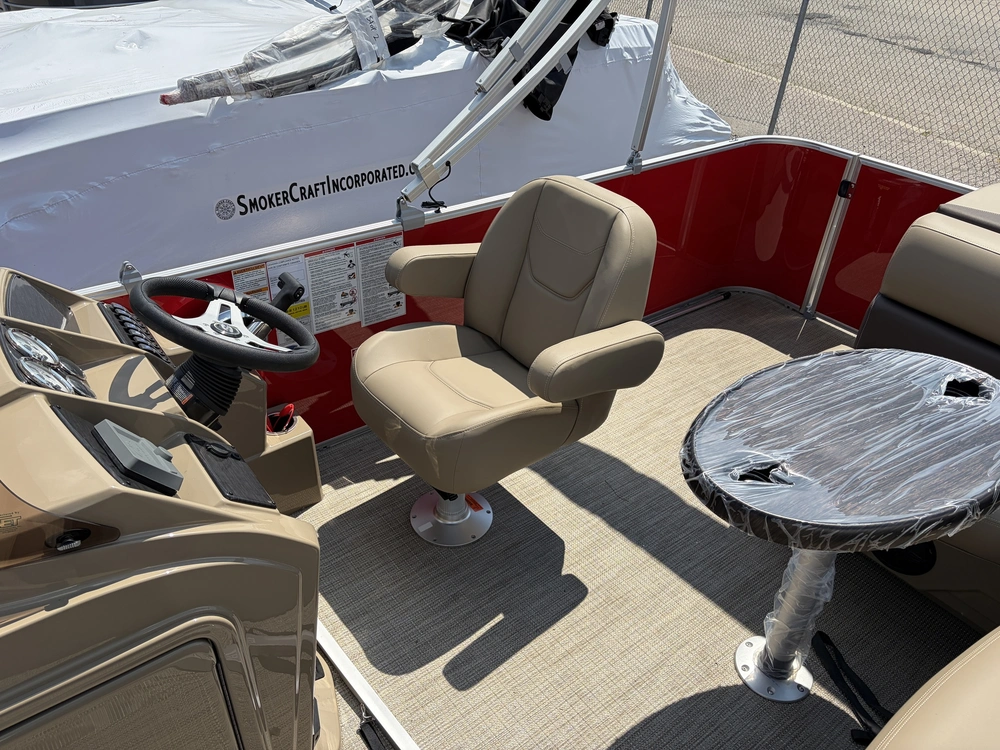 Sylvan Mirage 820 Cruise 2026 alt