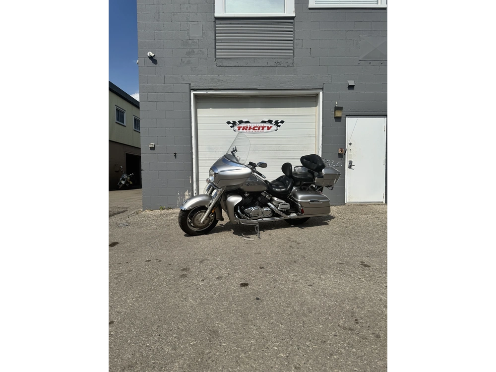 2005 Yamaha Royal Star Venture alt