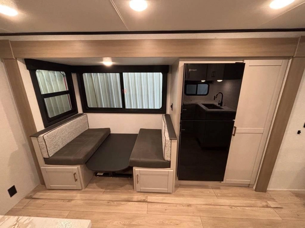Jayco Jay Feather 25bh 2027 alt