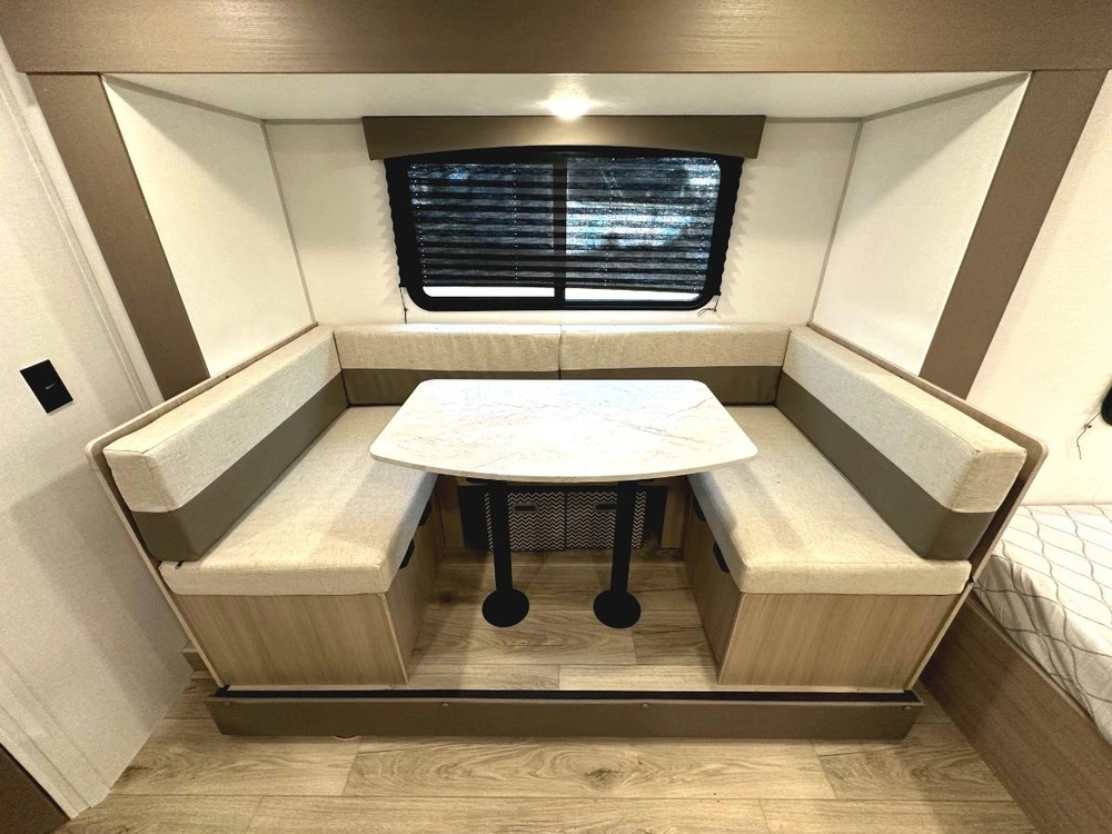 Coachmen Clipper 18dbs 2027 alt