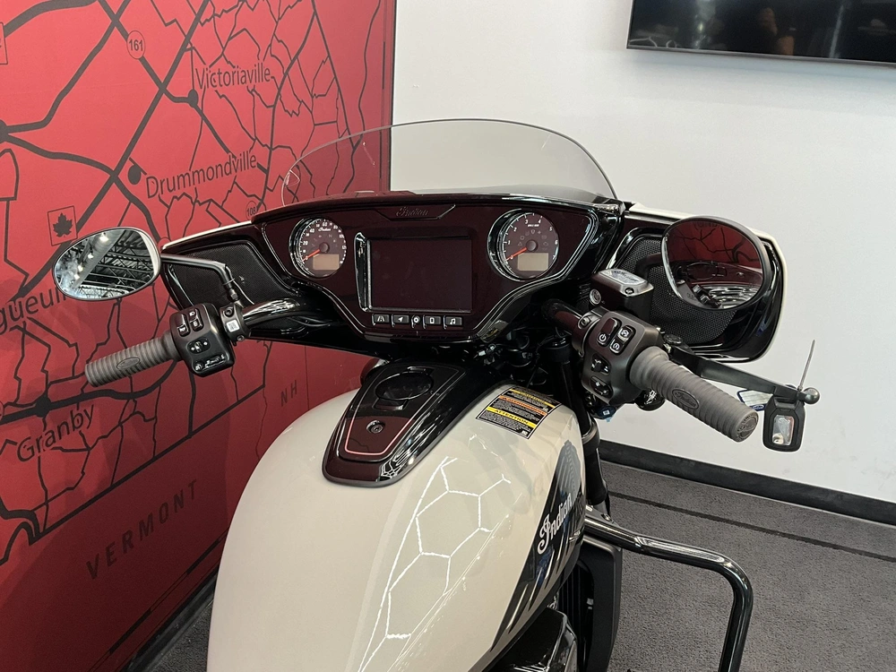 Indian Motorcycle Chieftain Powerplus Dark Horse + 112 & Ensemble Audio Powerband 2026 alt