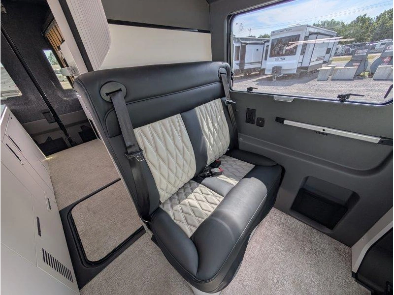Grand Design Lineage Lvt1 2027 alt