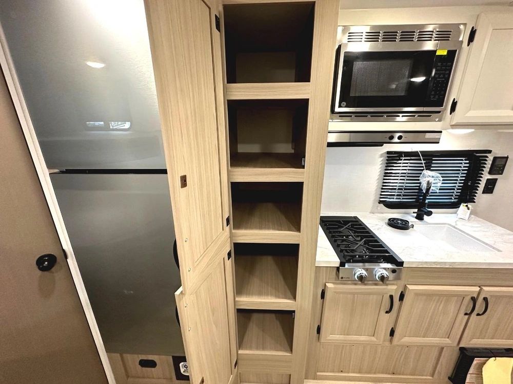 2027 Coachmen Clipper 18bh alt