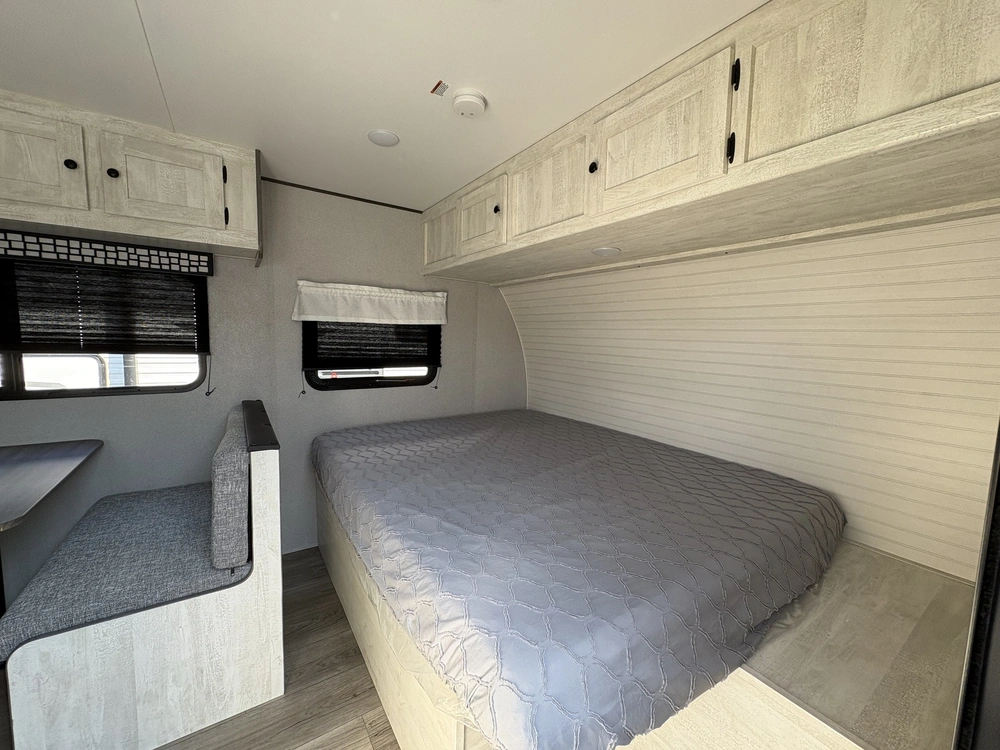 2024 Coachmen Shasta 18 Bh alt