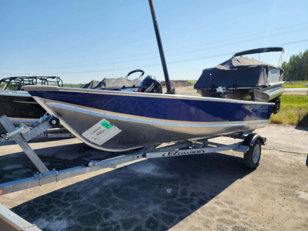 2026 Crestliner 1469 Outreach alt