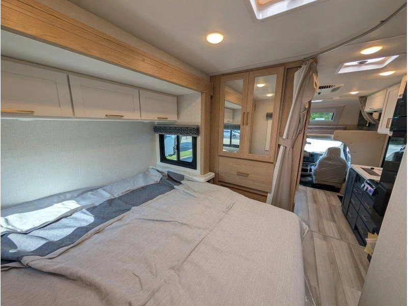 Thor Motor Coach Echelon Lz22 2027 alt