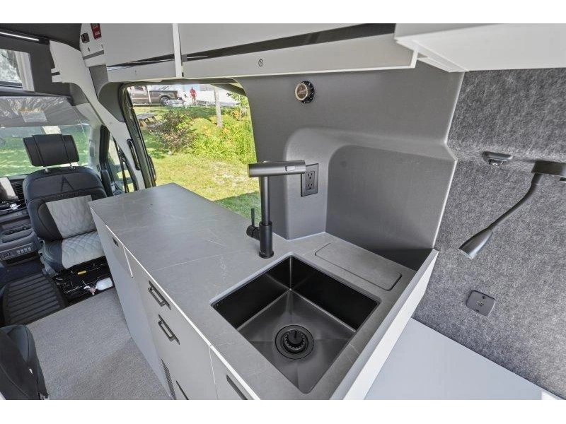 Grand Design Lineage Lvt1 2027 alt