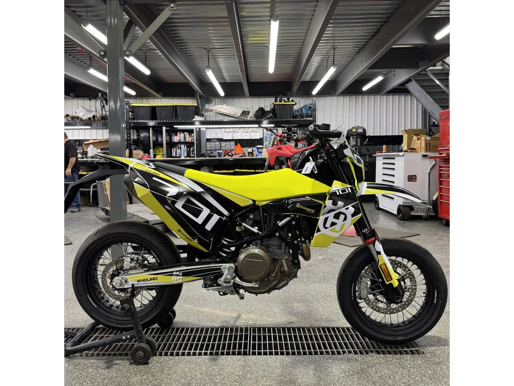 2026 Husqvarna 701 Supermoto alt