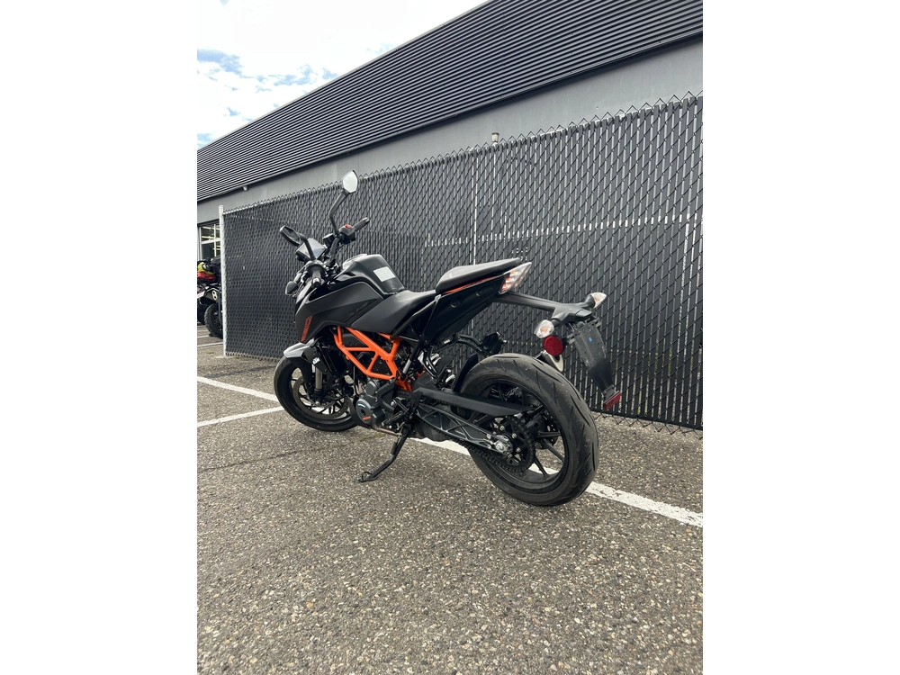 2023 Ktm 390 Duke alt