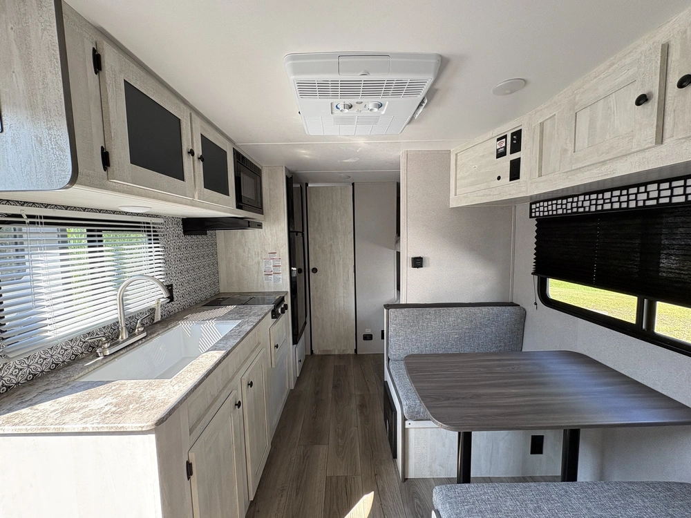 2024 Coachmen Shasta 18 Bh alt