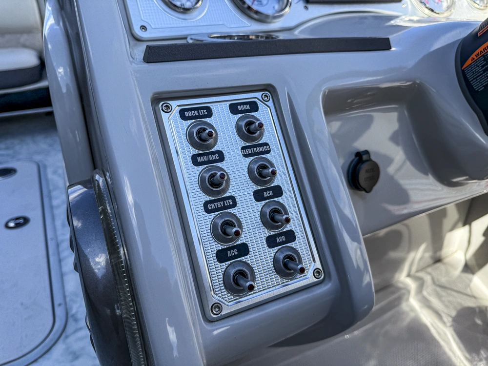 2019 Crest 23 Classic alt