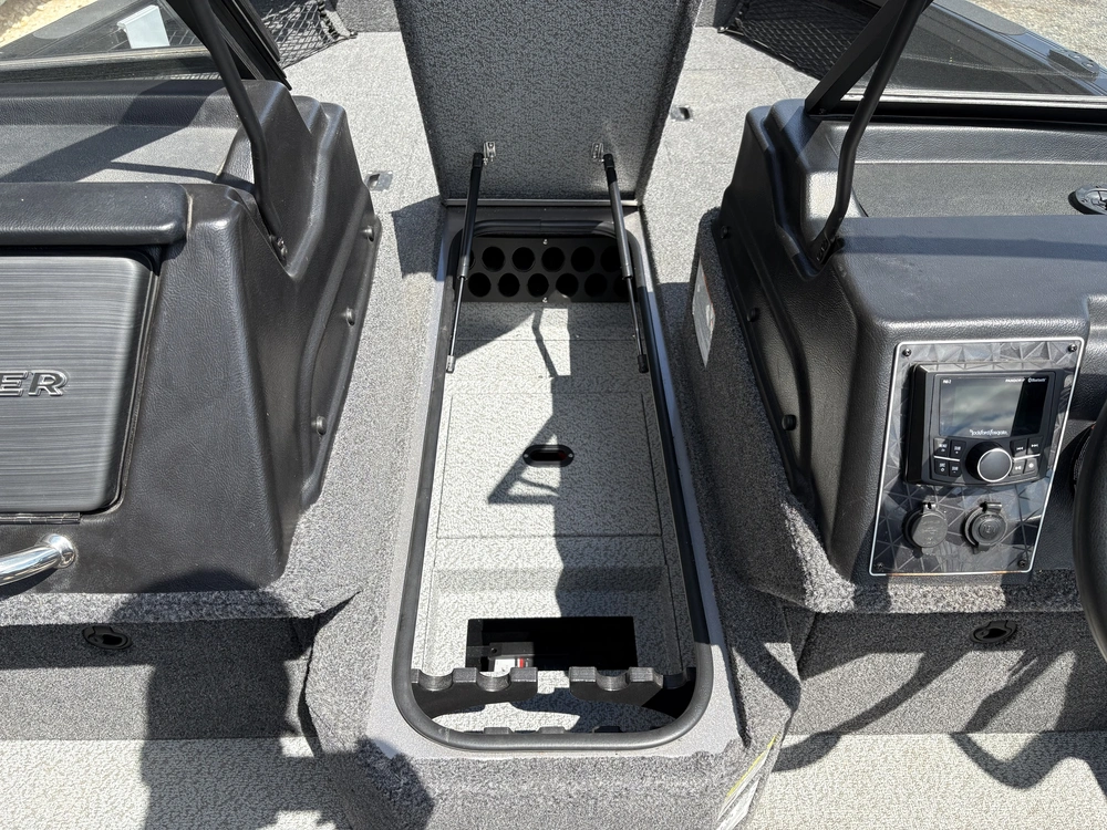2026 Crestliner 1750 Fish Hawk Wt Jumpseat Black alt