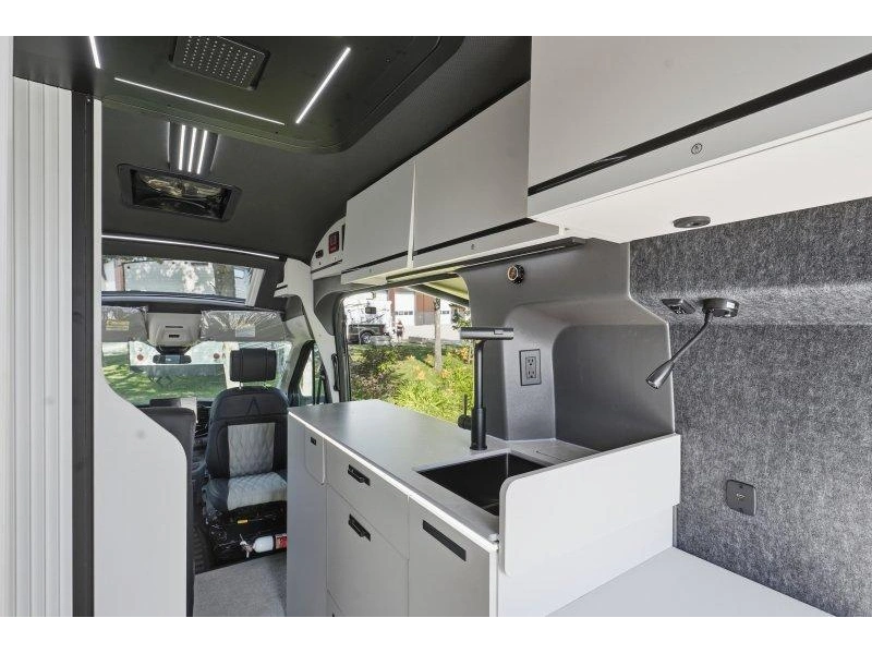 Grand Design Lineage Lvt1 2027 alt
