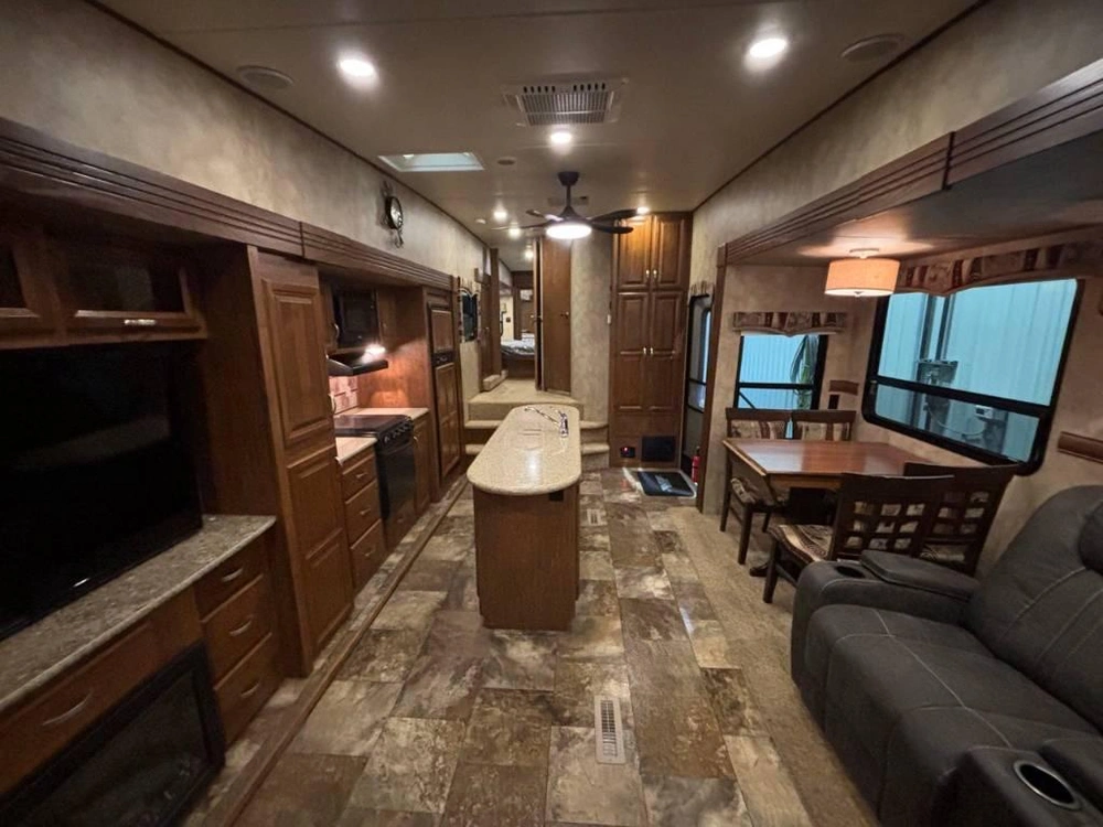 Crossroads Cruiser 333rl 2015 alt