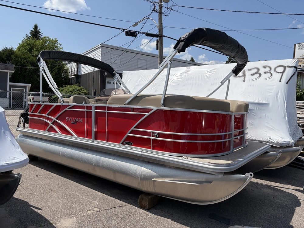 Sylvan Mirage 820 Cruise 2026 alt