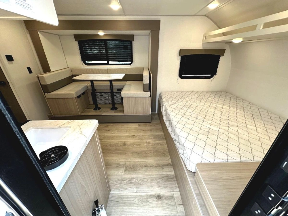 Coachmen Clipper 18dbs 2027 alt