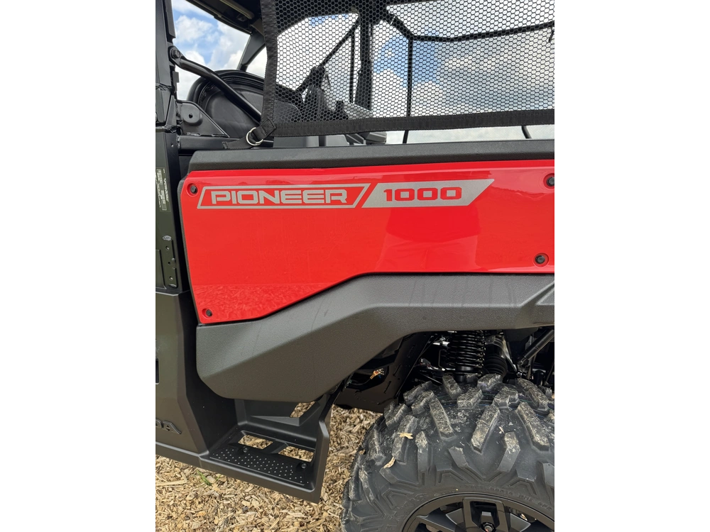 2026 Honda Pioneer 1000-5p Dlx, Red alt
