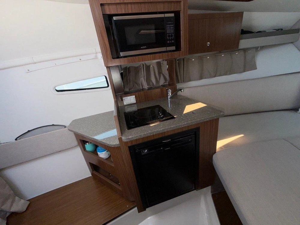 2021 Four Winns 275 Vista 6.2l/b3 alt