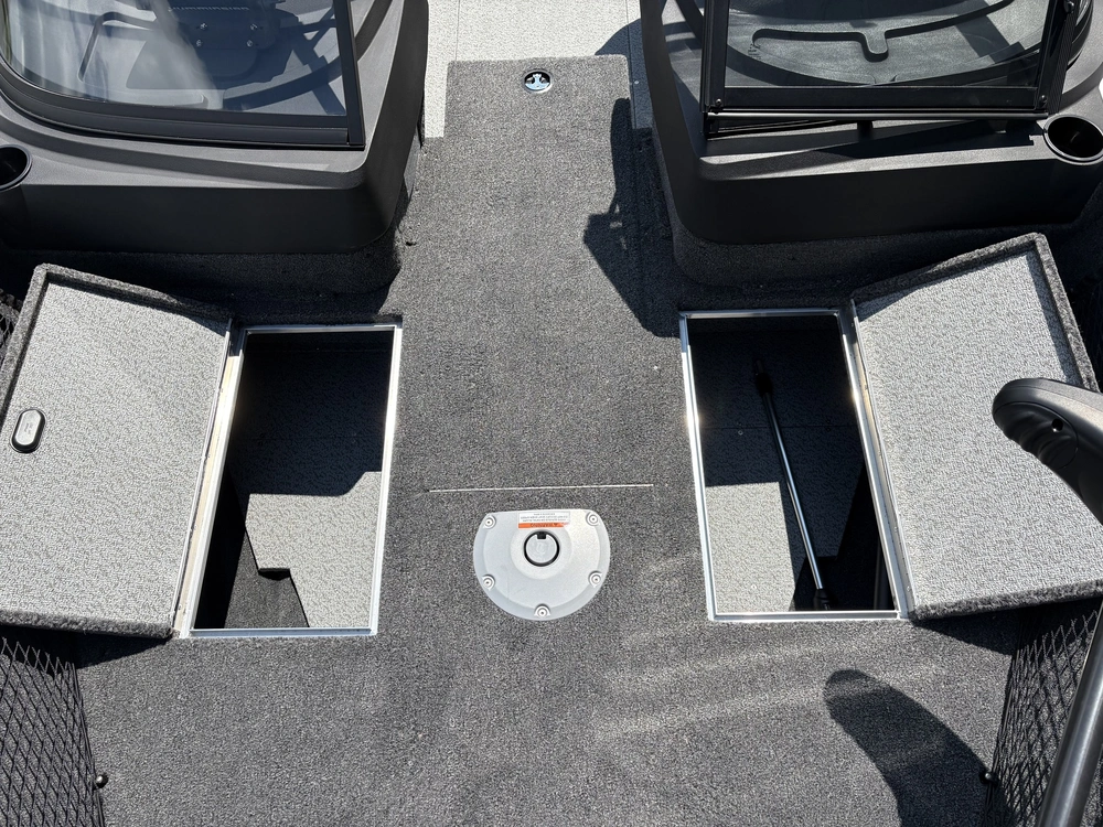 2026 Crestliner 1750 Hawk Wt Jumpseat White alt