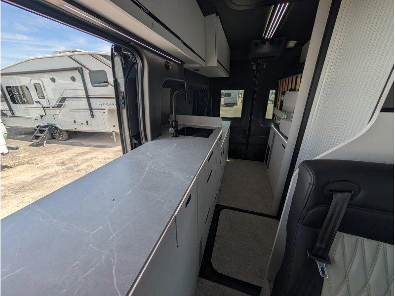 Grand Design Lineage Lvt1 2027 alt