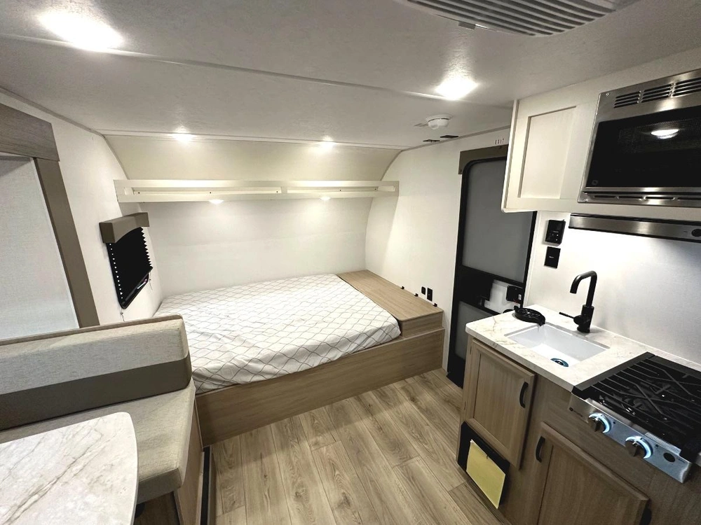 Coachmen Clipper 18dbs 2027 alt