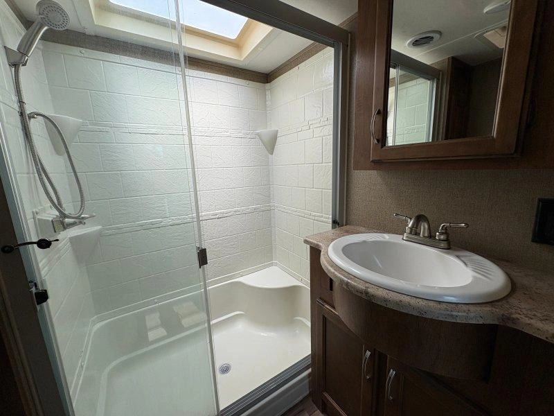 2018 Coachmen 391 Qsmb alt