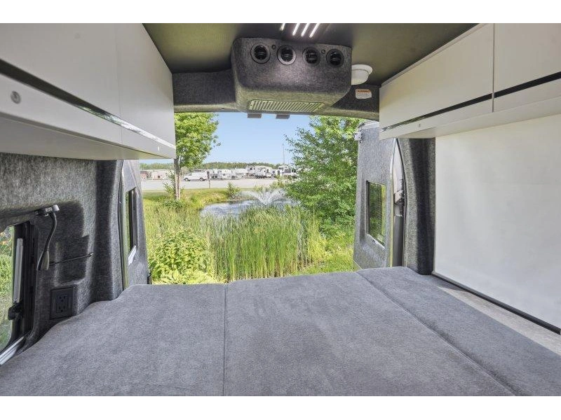 Grand Design Lineage Lvt1 2027 alt