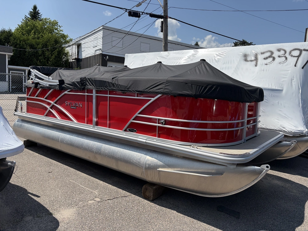Sylvan Mirage 820 Cruise 2026 alt