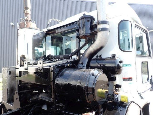 2020 Peterbilt 520