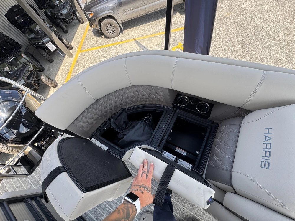 2022 Harris Sunliner 230 alt