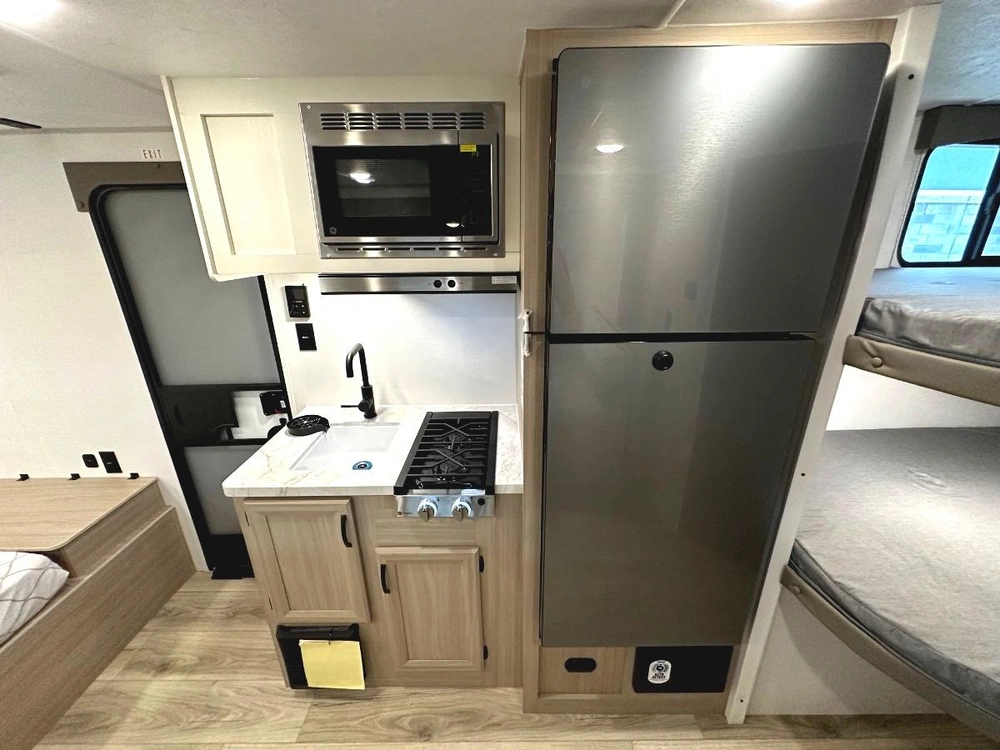 Coachmen Clipper 18dbs 2027 alt
