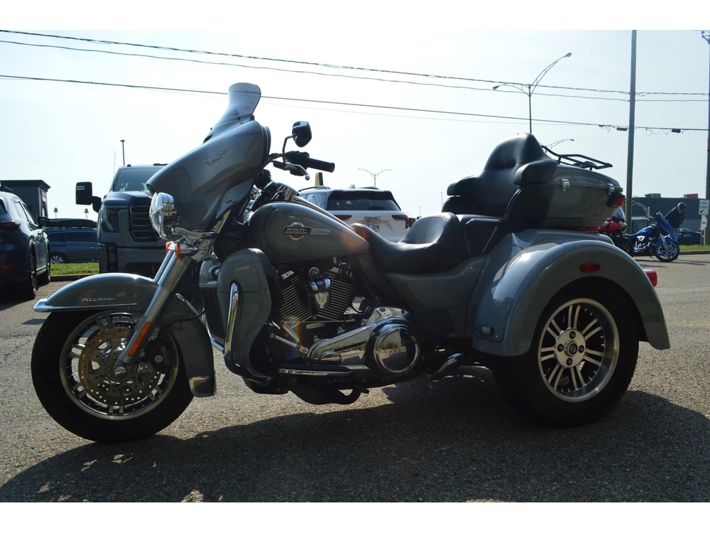 Harley-davidson Flhtcutg Tri Glide Ultra 2024 alt